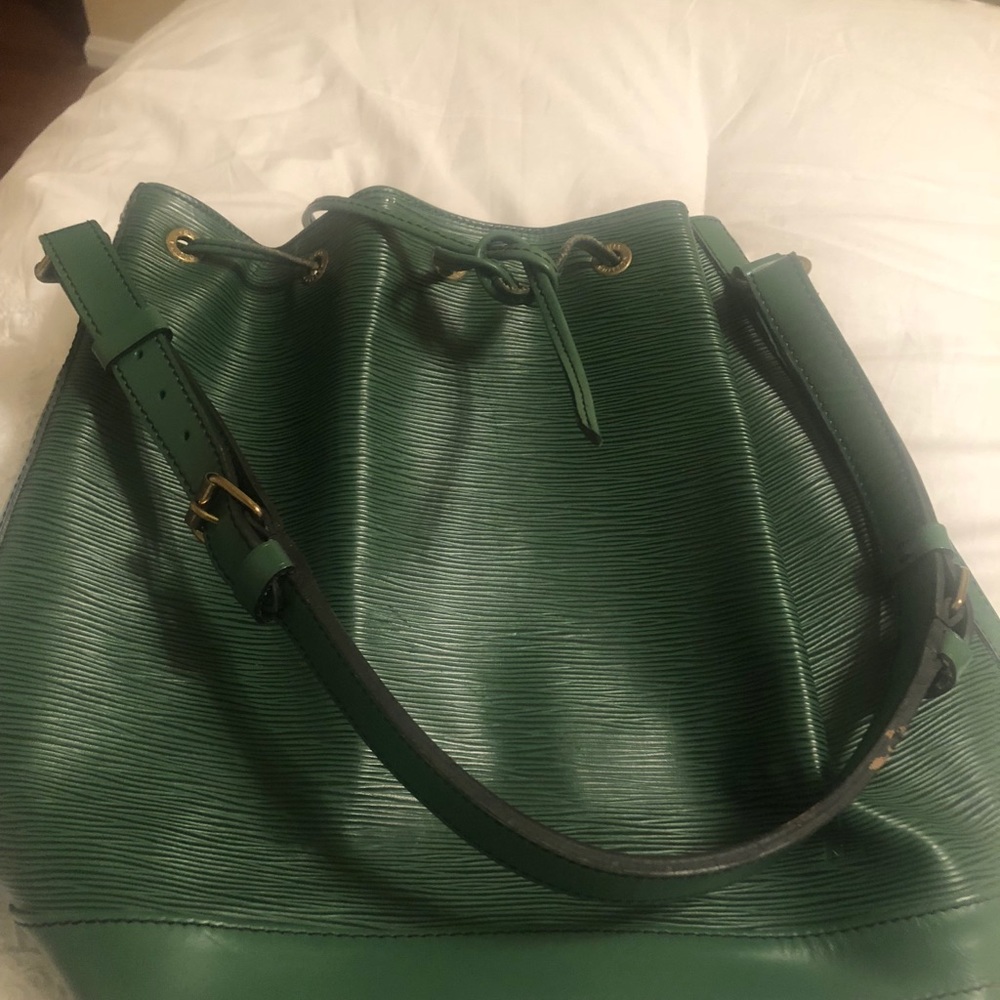 Authentic Louis Vuitton green leather epi noe EUC - Picture 5 of 8
